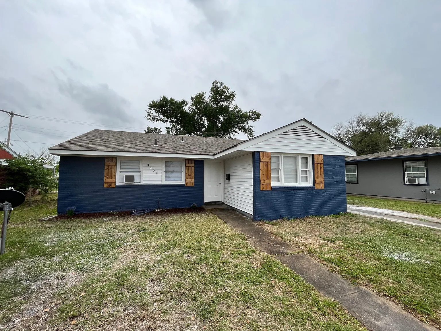 3 bed, 1050 sqft, $1,200 — Photo 1