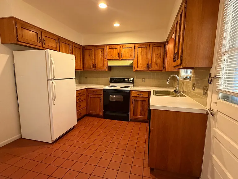 3101 E Locust St — Photo 5