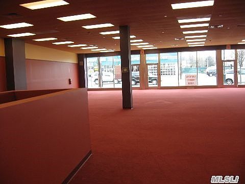 4th image of 1069 Hempstead Tpke