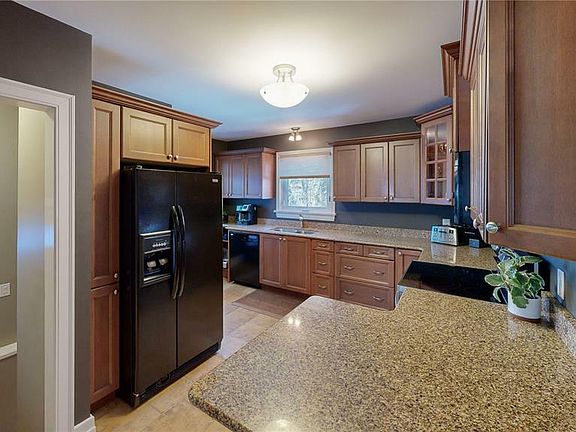 2nd image of 3134 Athol St