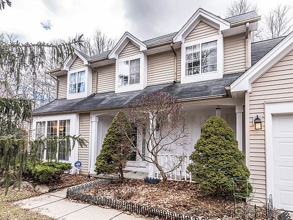 3rd image of 30781 Cedar Creek Dr