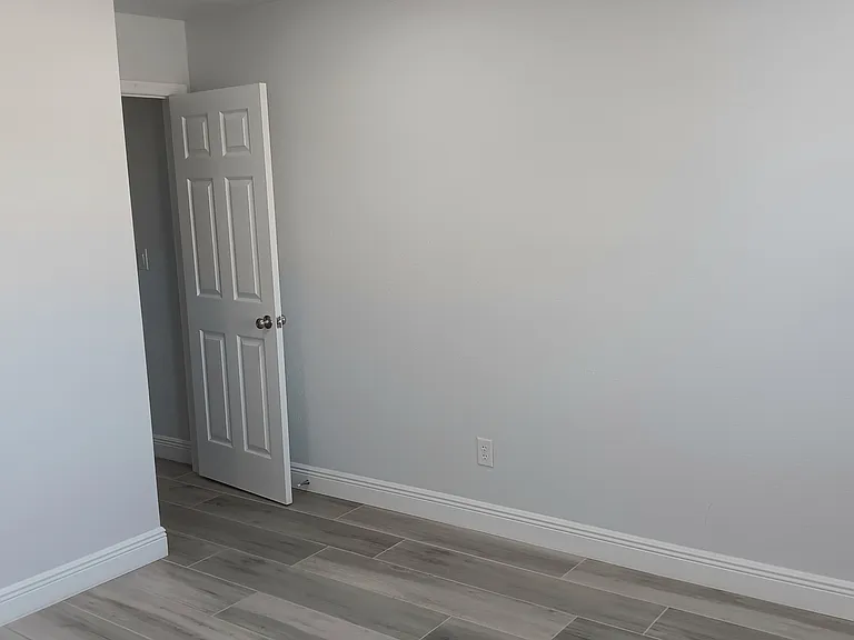 14506 Tamiami Trl — Photo 16