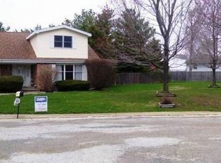 7 Olive Cir, Clinton, IL 61727