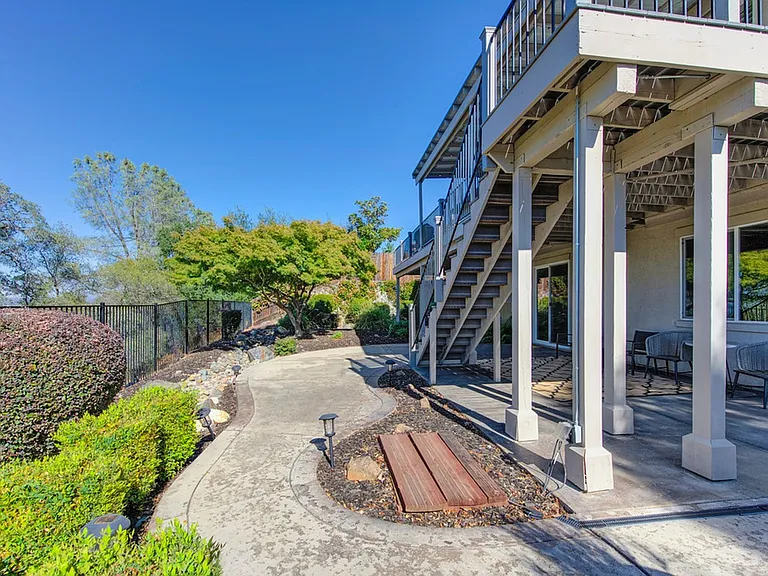 7029 Pembroke Way — Photo 90