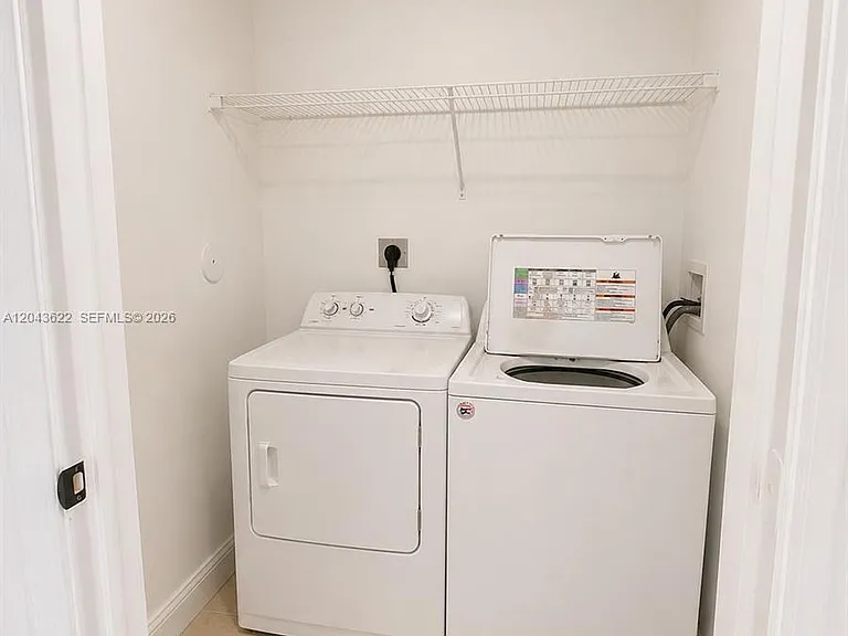 21100 SW 87th Ave #304 — Photo 9