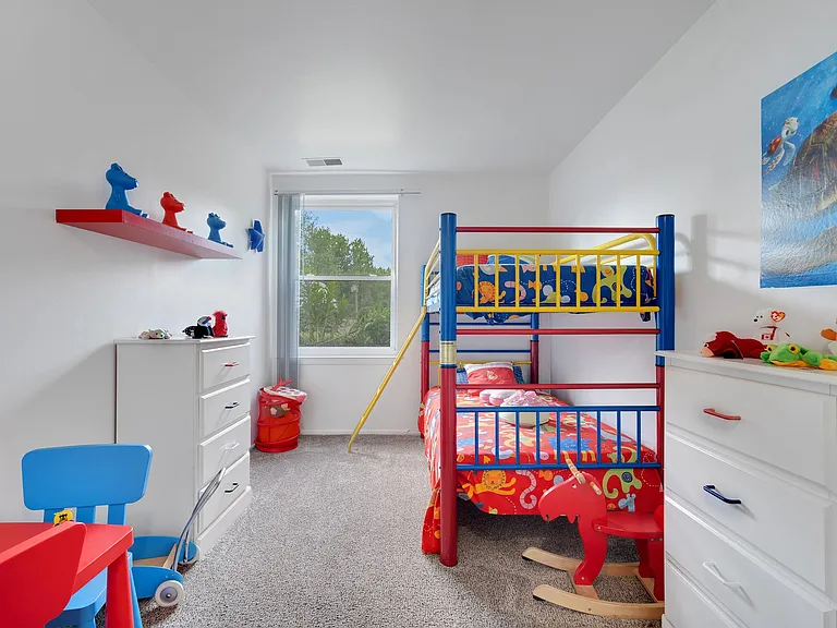 Creekside Apartments — Photo 7