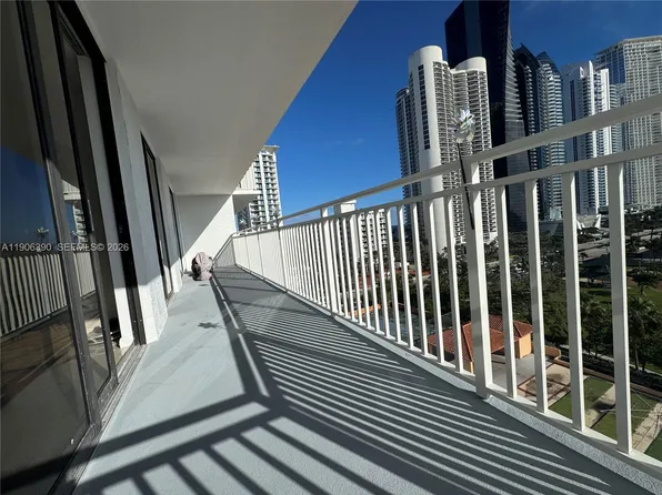 210 174th St APT 1002, Sunny Isles Beach, FL 33160