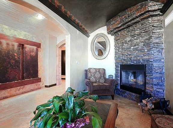 4th image of 292 Everest Dr