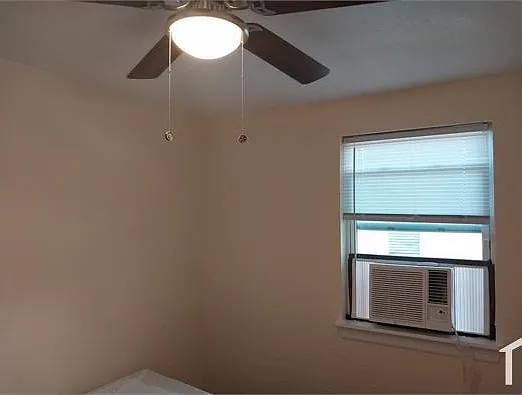 1084 W 21st St #4 — Photo 2