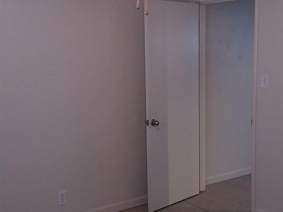 3rd image of 1820 O St APT 05