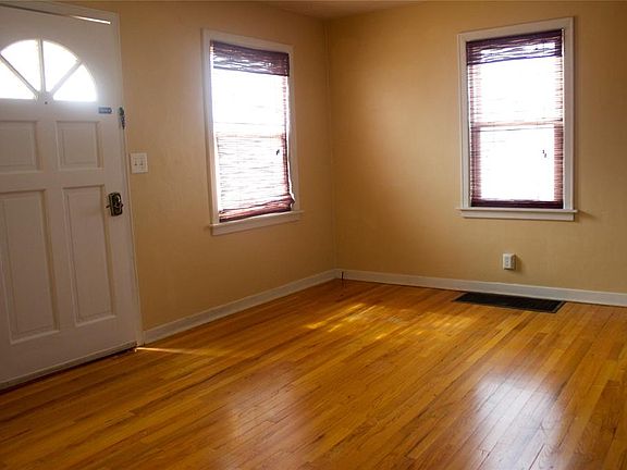 4th image of 19 Standish Ave