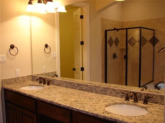 3rd image of 2240 Park Place Cir