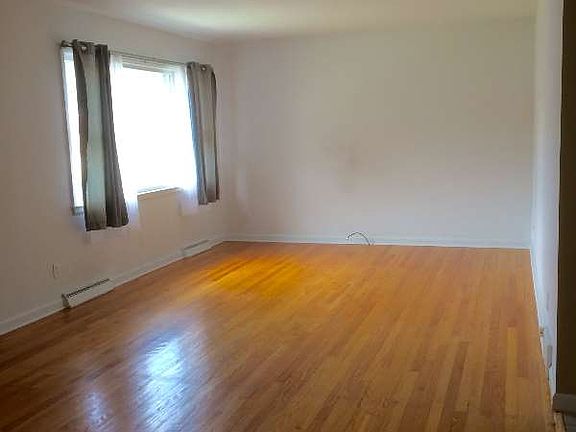 5th image of 21 Hillcrest Ave