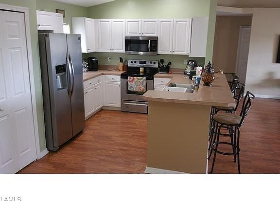 3rd image of 1209 Damen St E