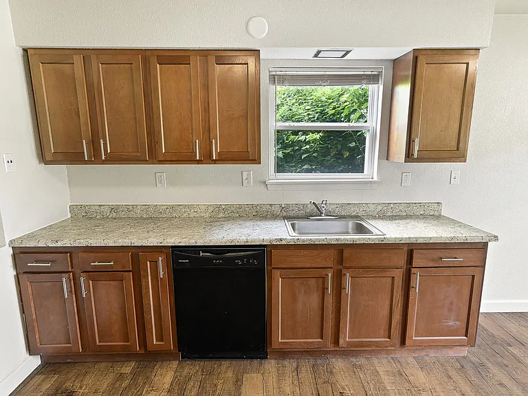 Green Door Apartments — Photo 145