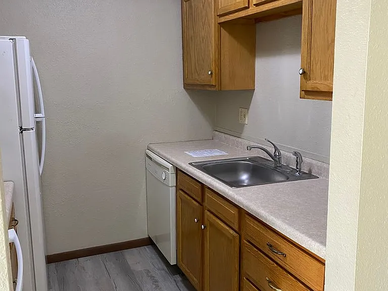 890 Grand Ave — Photo 5