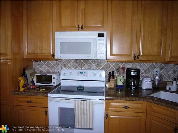 2nd image of 3423 Carambola Cir S