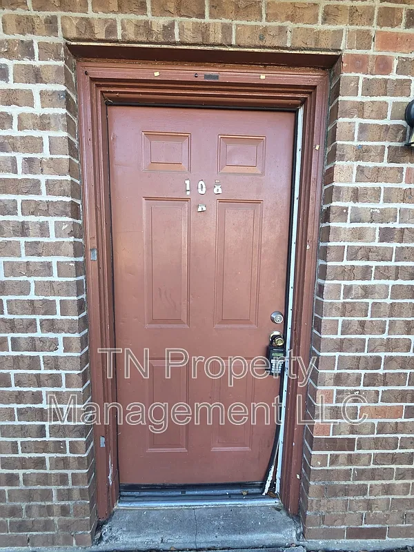 2 bed, 1.5 bath, 912 sqft, $750 — Photo 1