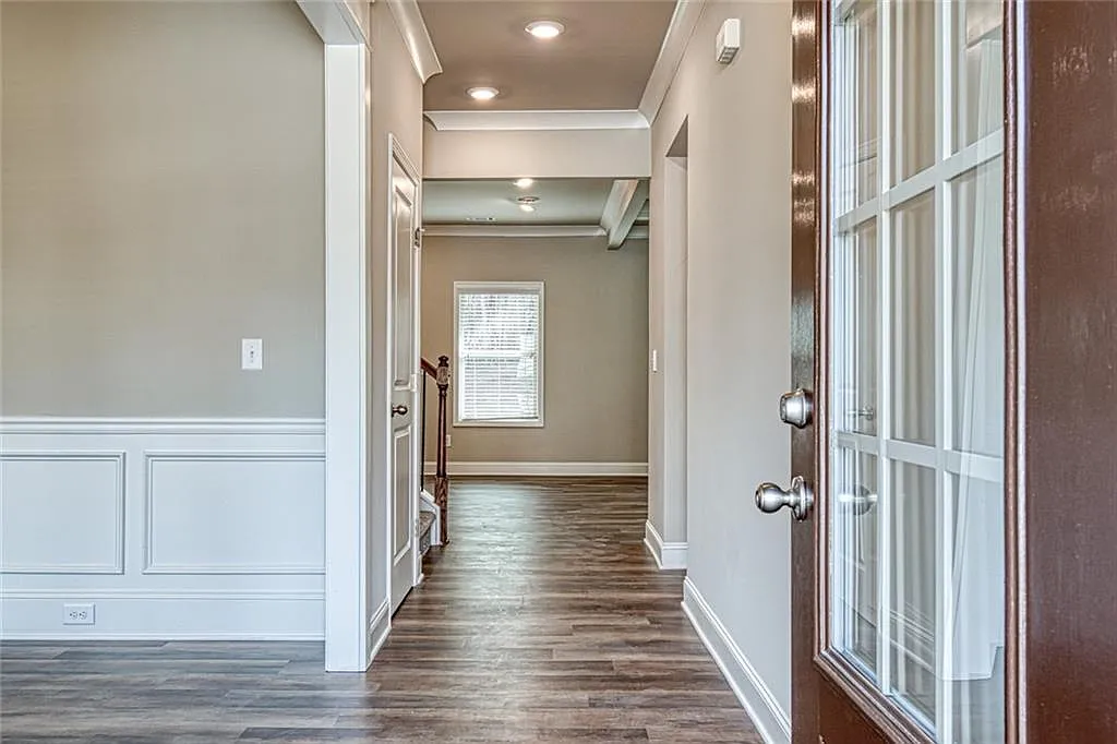4 bed, 2.5 bath, 2598 sqft, $2,300 — Photo 3