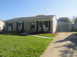 50450 Spruce Dr, Chesterfield, MI 48047