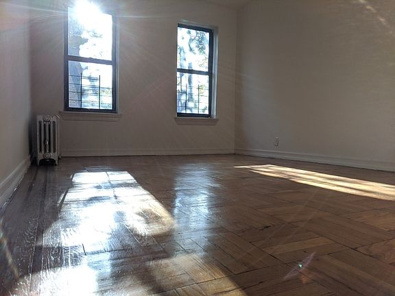 4th image of 308 E 209th St APT 25