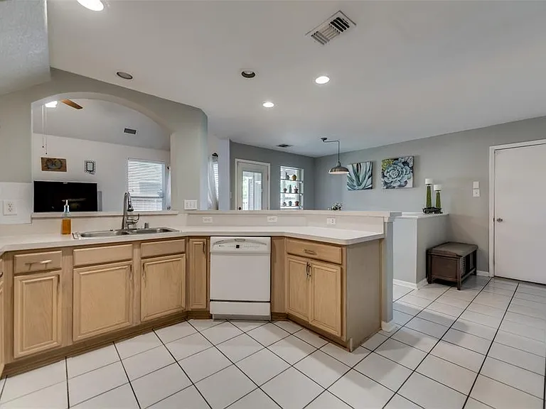 8801 Clearlake Dr — Photo 18