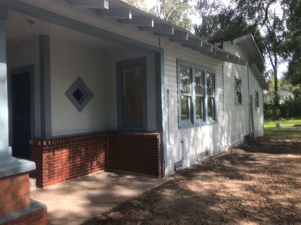 2nd image of 509 E Texas St