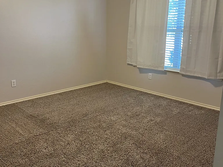 17612 Black Hawk Dr — Photo 3