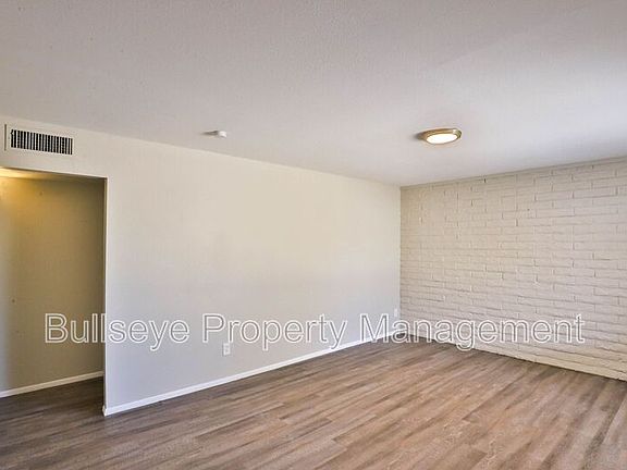 4th image of 1947 E Greenway Dr
