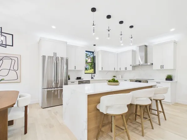 98 Evans Rd, Marblehead, MA 01945