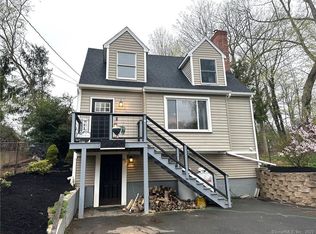 43 Manor Rd, Guilford, CT 06437