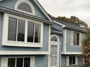 32 Iris Cir, Beacon, NY 12508