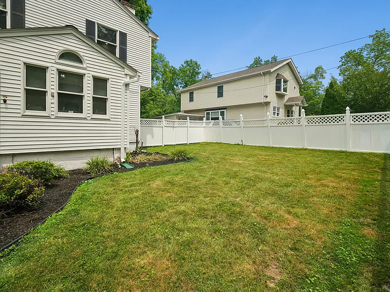 66 W Hobart Gap Rd — Photo 35