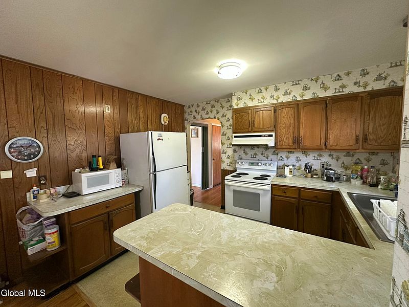 5th image of 427 Ridge Road