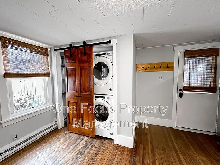 145 Center St — Photo 3