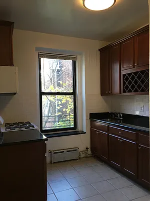 Rented by Eleni Moustakis LREB | media 29