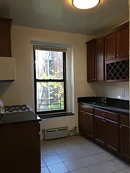 Rented by Eleni Moustakis LREB