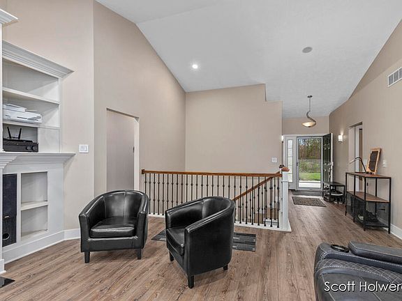 5th image of 8000 Strawberry Ln NE