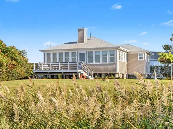 9 Wamsutta St, Fairhaven, MA 02719