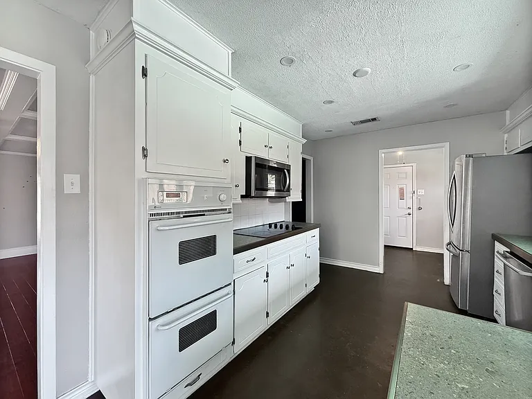 6251 Shirley Dr — Photo 9