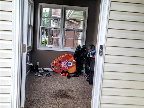 4th image of 9009 W Arch St