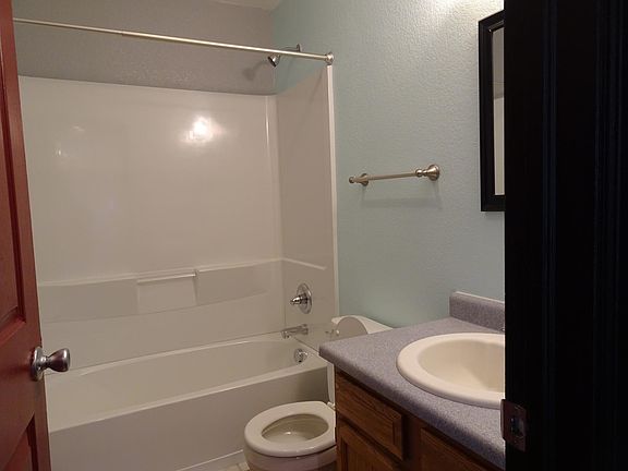 3rd image of 603 Kenosha Ct