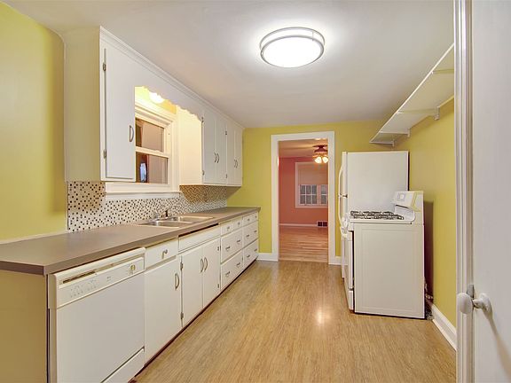 5th image of 126 Los Robles St