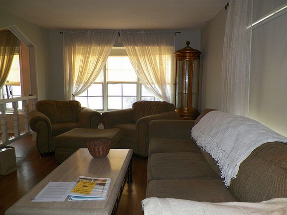 3rd image of 21 Leisure Ln