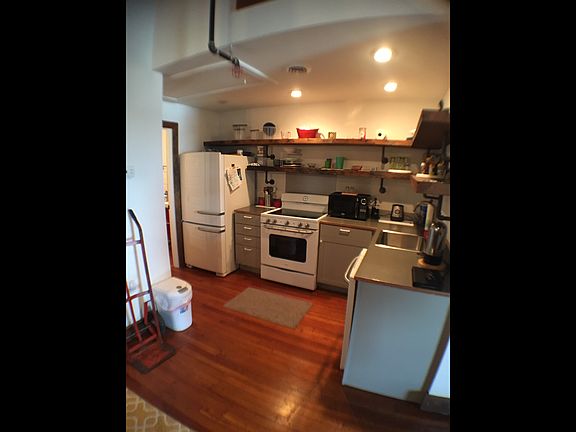4th image of 110 W Market St #305