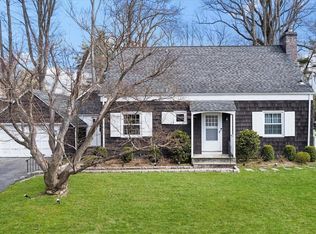 25 High Point Rd, Scarsdale, NY 10583