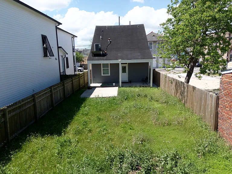 2131 Dumaine St — Photo 23