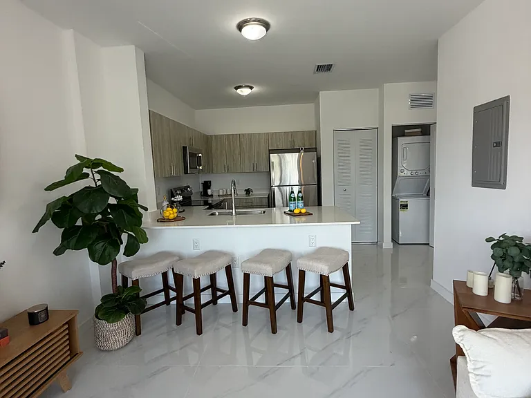 1101 SW 71st Ave #2 — Photo 8