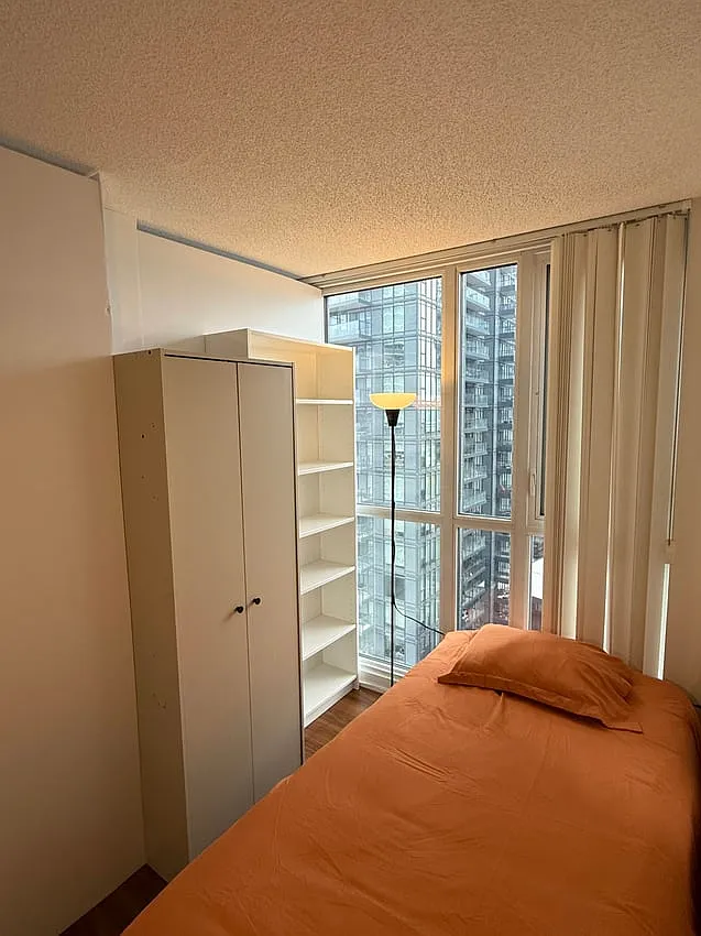 Premium Flex Room - Queens Wharf Rd & Fort York Blvd — Photo 3