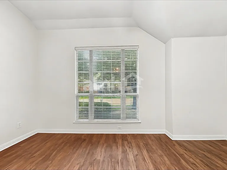 7501 Providence Dr — Photo 8
